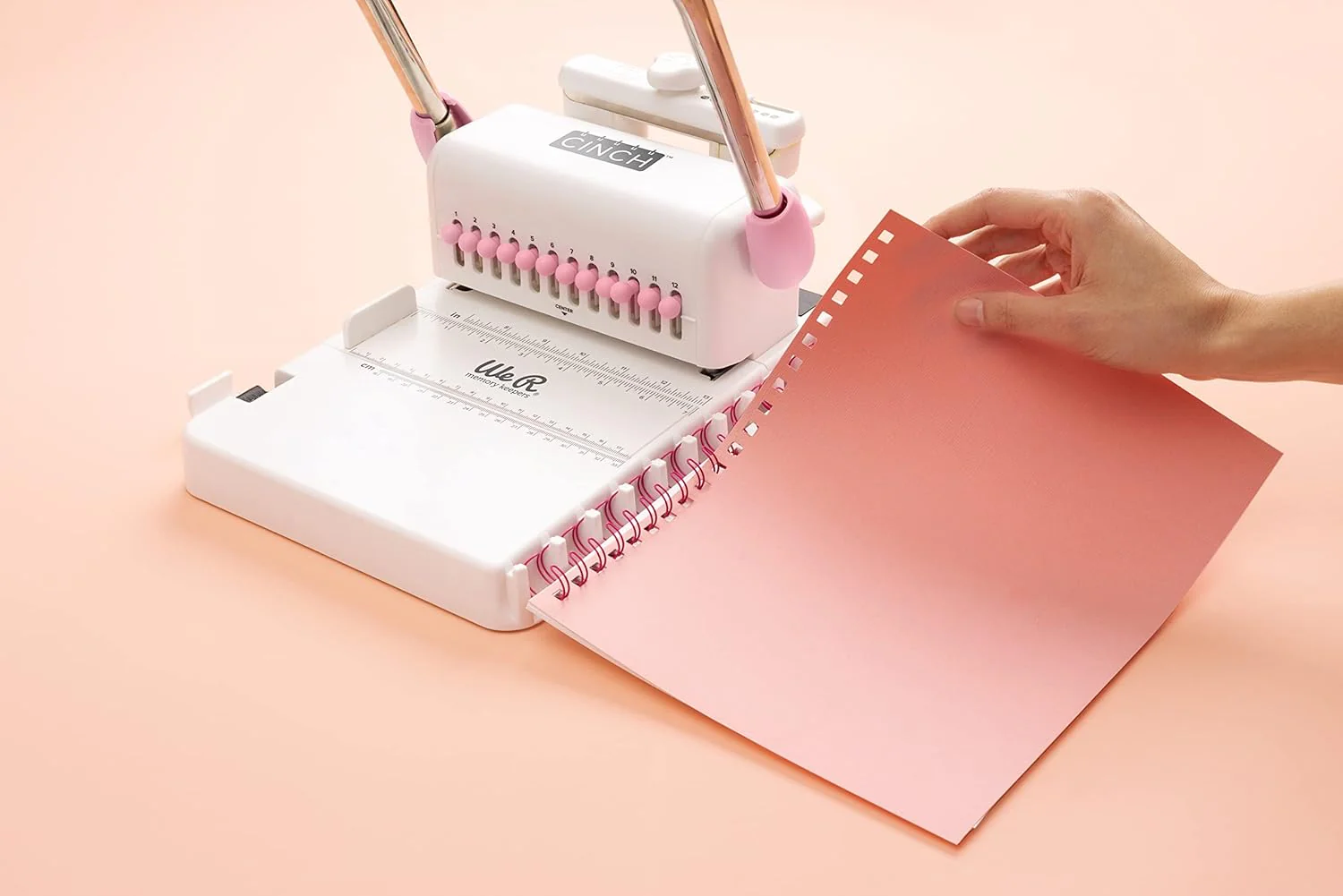 Heidi Swapp Cinch | Máquina de Encuadernación de Agujeros Cuadrados - Image 6